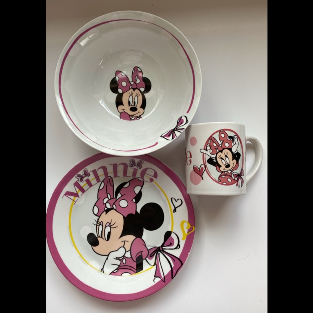 Disney Minnie Mouse dinnerware. Pink 3 piece.